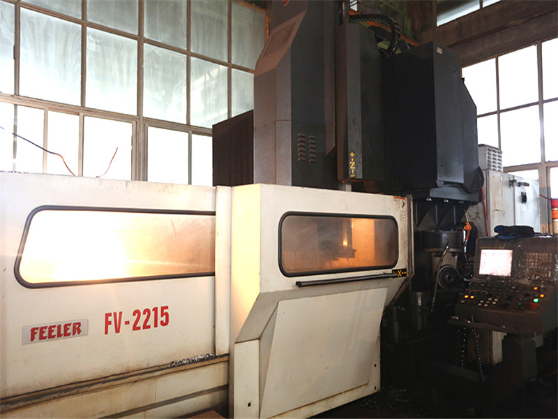 FV-2215 machining center